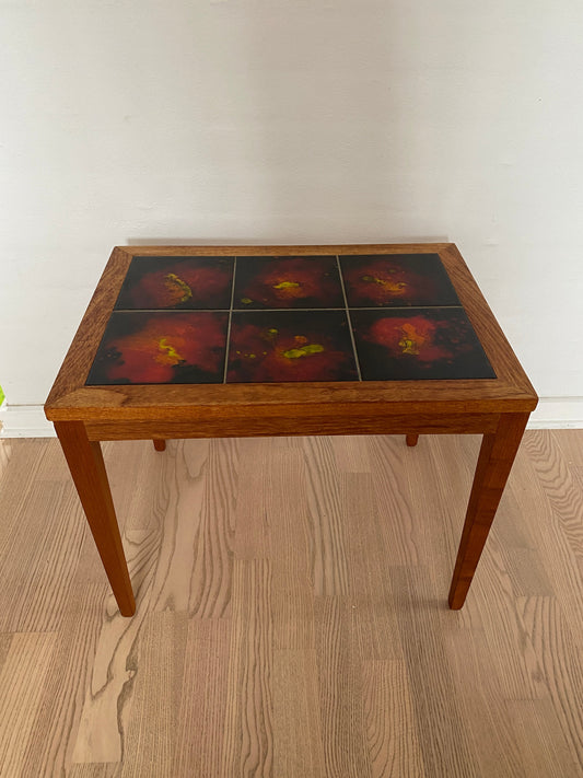 Beistelltisch Teak mit roten Kacheln